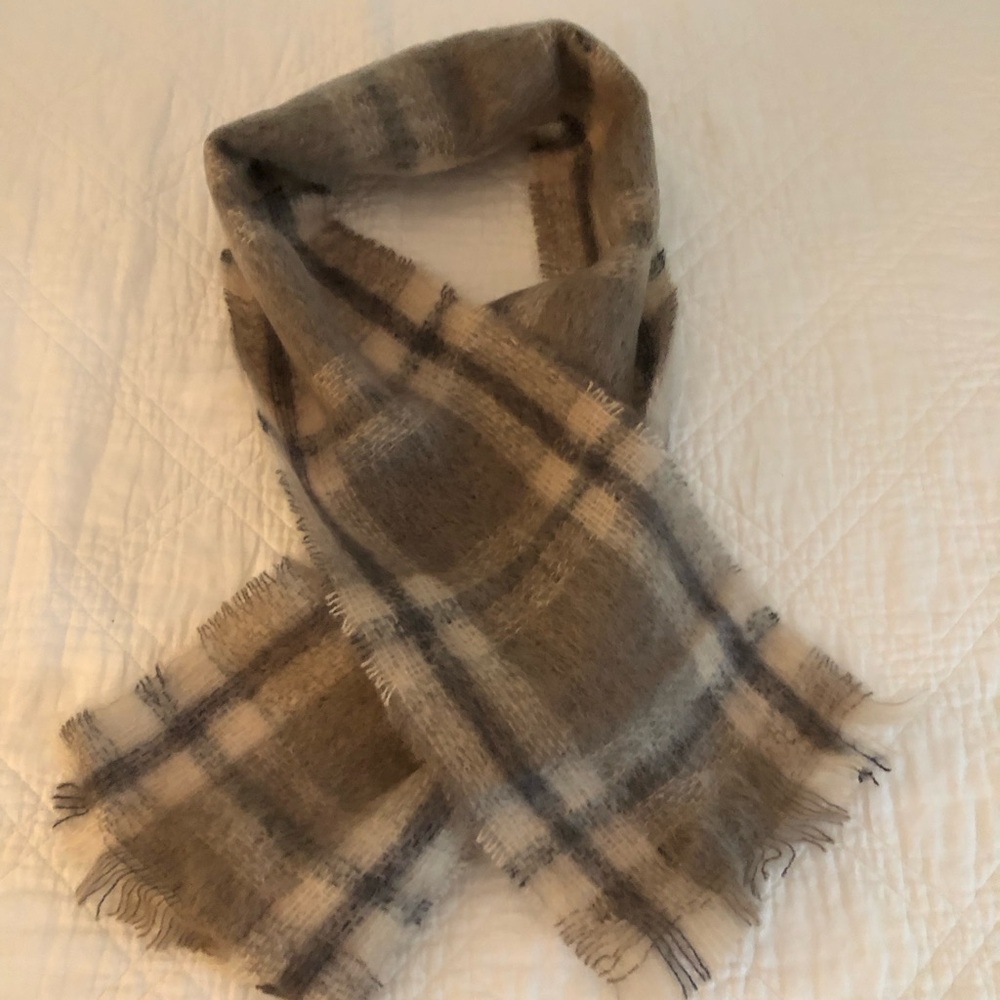 NWT Foxford Plaid Wool Scarf - Made in Ireland (75% Mohair, 20% Wool, 5% Nylon)